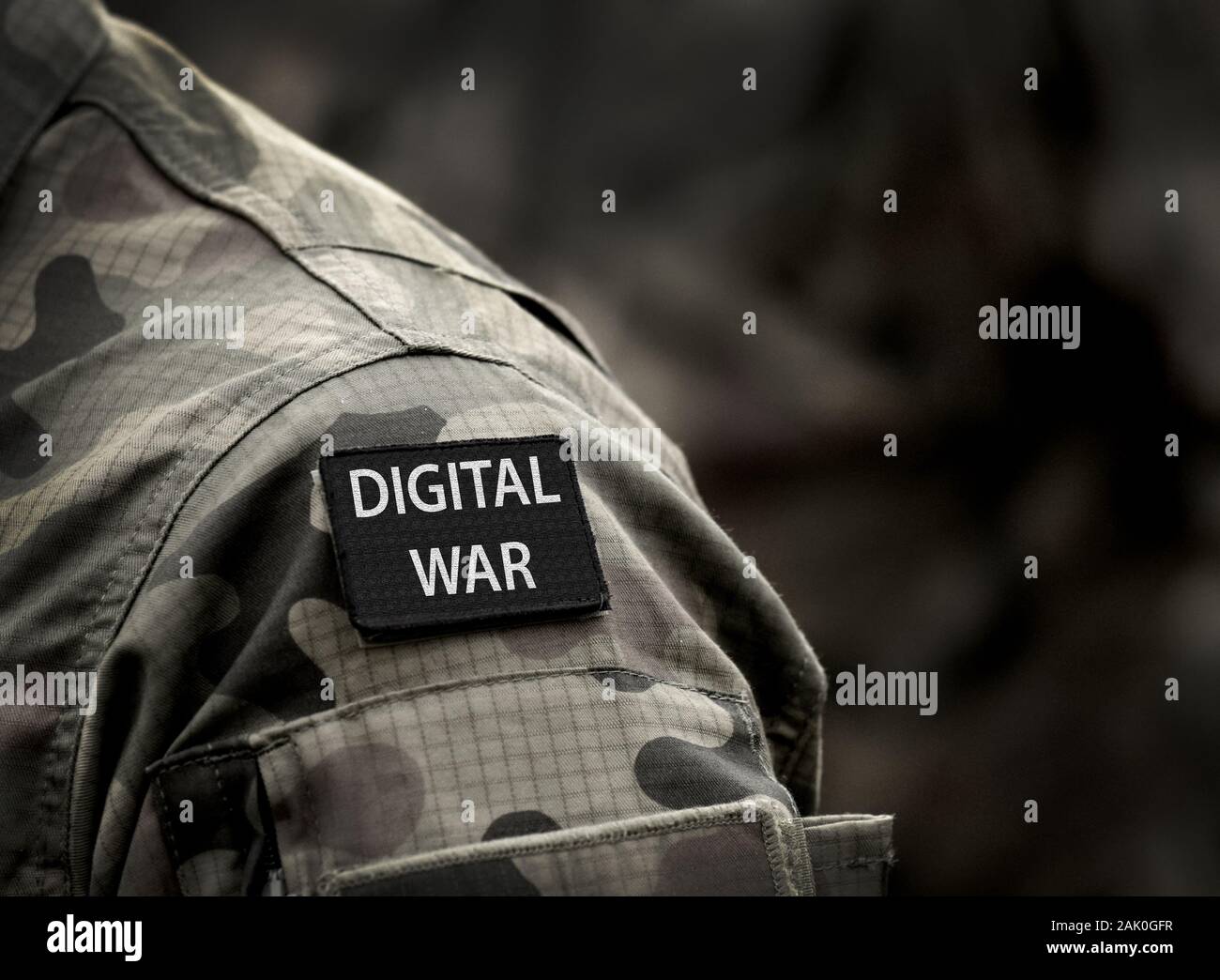 Digitale Krieg Beschriftung auf der Uniform. Digitale Krieg Konzept. Stockfoto