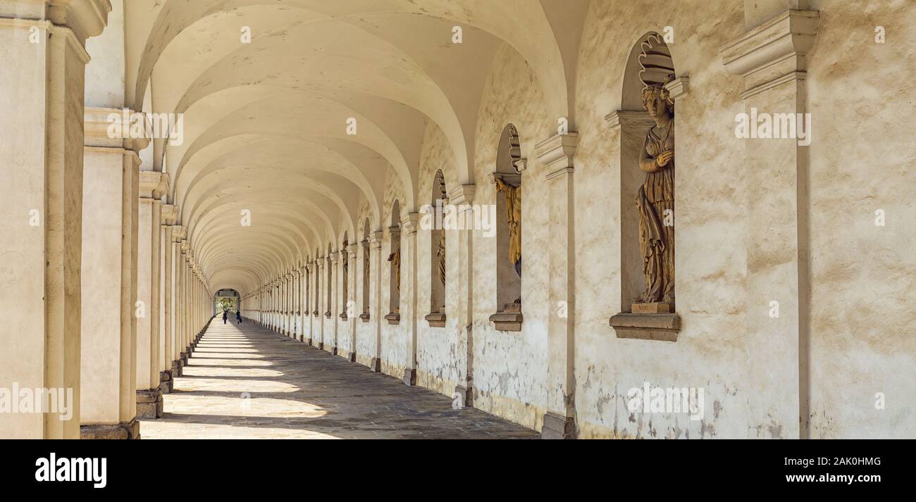 Kolonnade in Kvetna zahrada Blumengarten in Kromeriz (UNESCO-Denkmal), Tschechische Republik Stockfoto