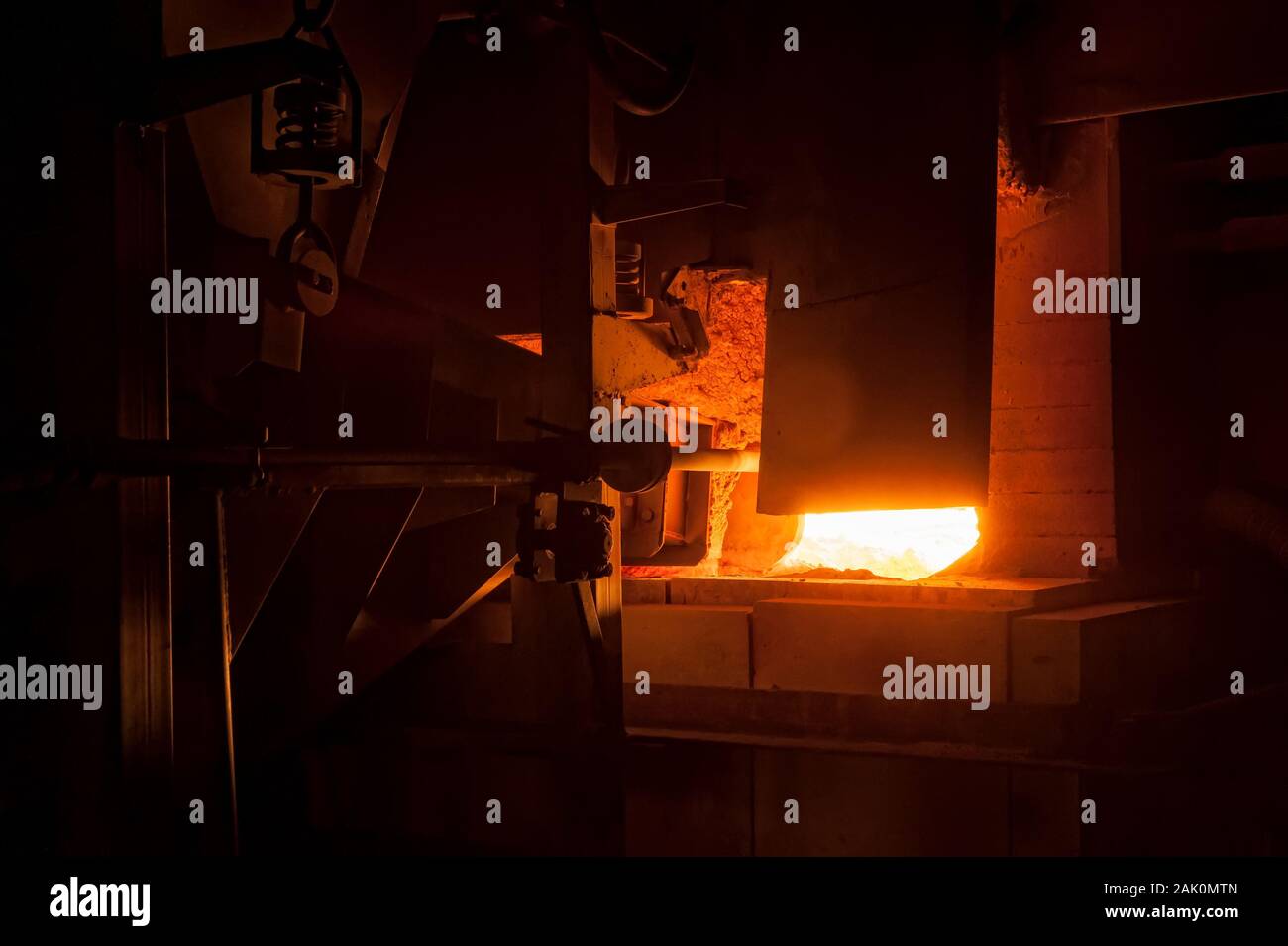 Glasherstellung Ofen in Flaschen Fabrik. Tjumen Stockfoto