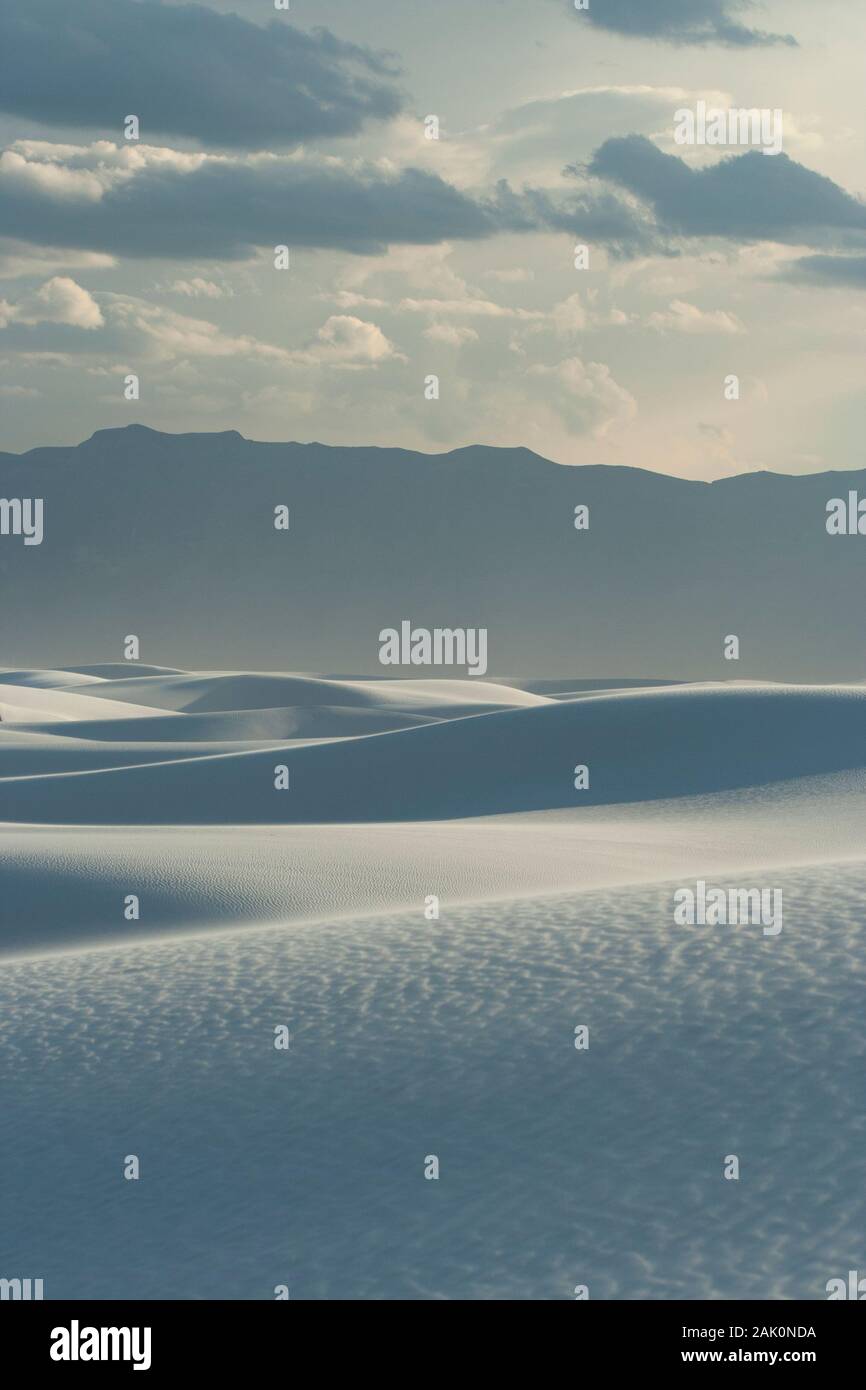 Glitzernden weißen Sanddünen im White Sands National Park in New Jersey sind vor allem aus dem mineral Gips. Stockfoto