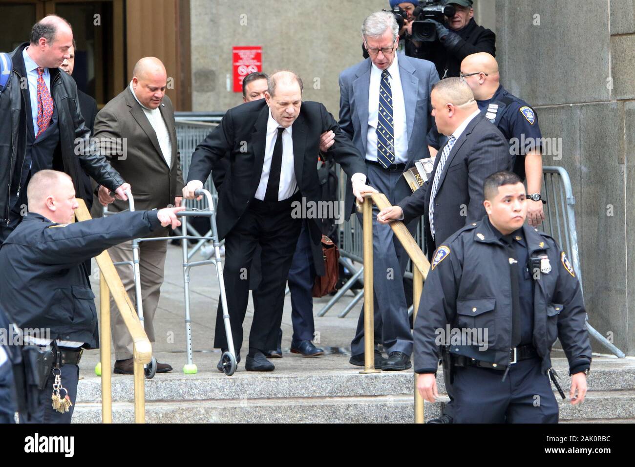 New York, NY, USA. 6. Januar, 2020. Harvey Weinstein gesehen verlassen am Tag 1 der Harvey Weinstein Strafverfahren in New York City am 6. Januar 2020. Credit: Rw/Medien Punch/Alamy leben Nachrichten Stockfoto