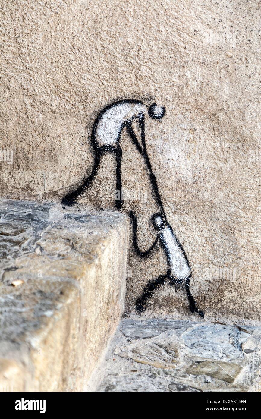 Street Art von zwei menschliche Figuren über Treppe, auf der anderen nach oben ziehen im Palma, Mallorca, Balearen, Spanien Stockfoto