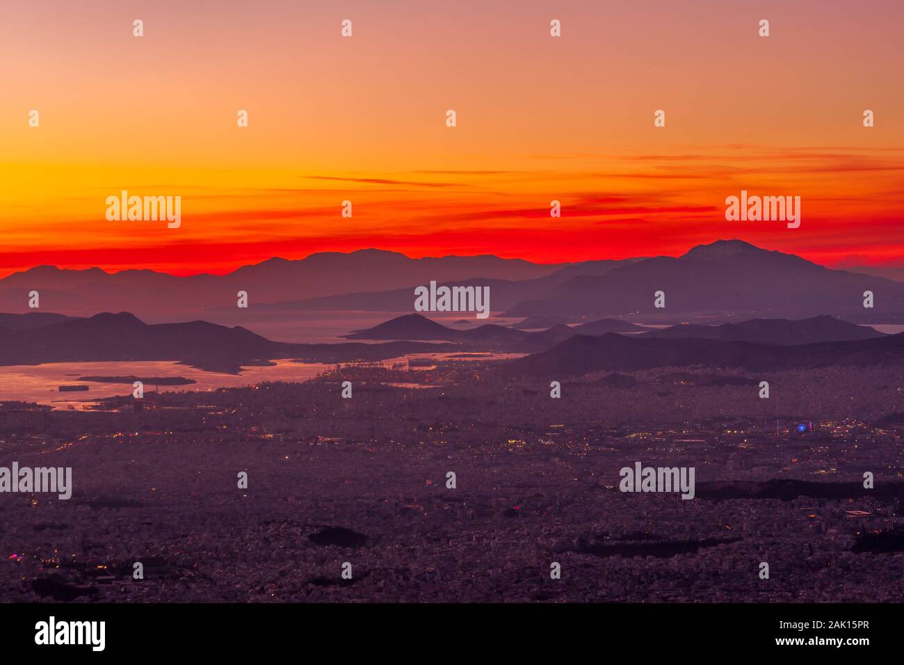 Sonnenuntergang im Winter in Athen, Griechenland, Europa. Stockfoto