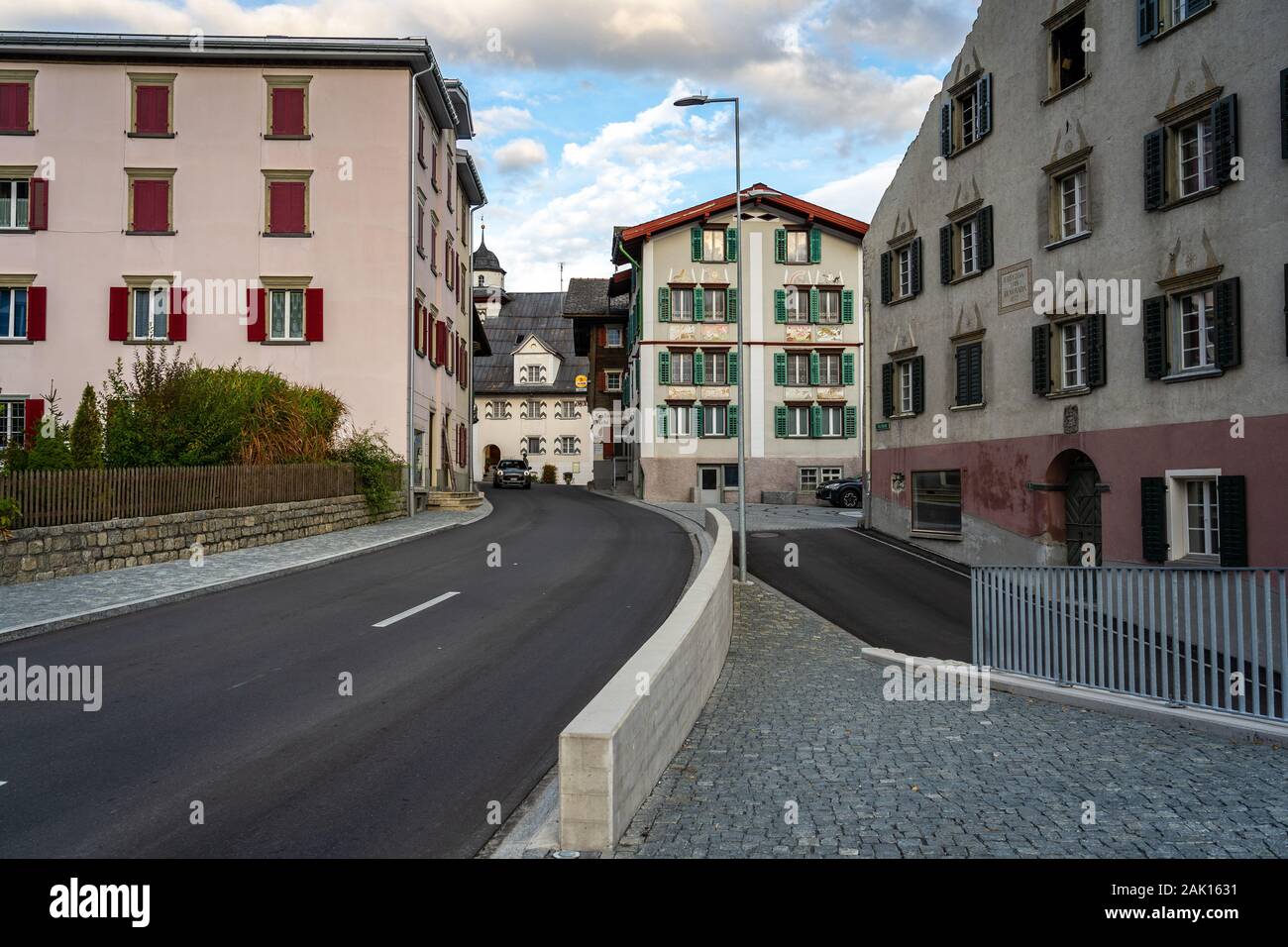 Disentis, Schweiz - Durch eine kleine Stadt in der Schweiz Stockfoto