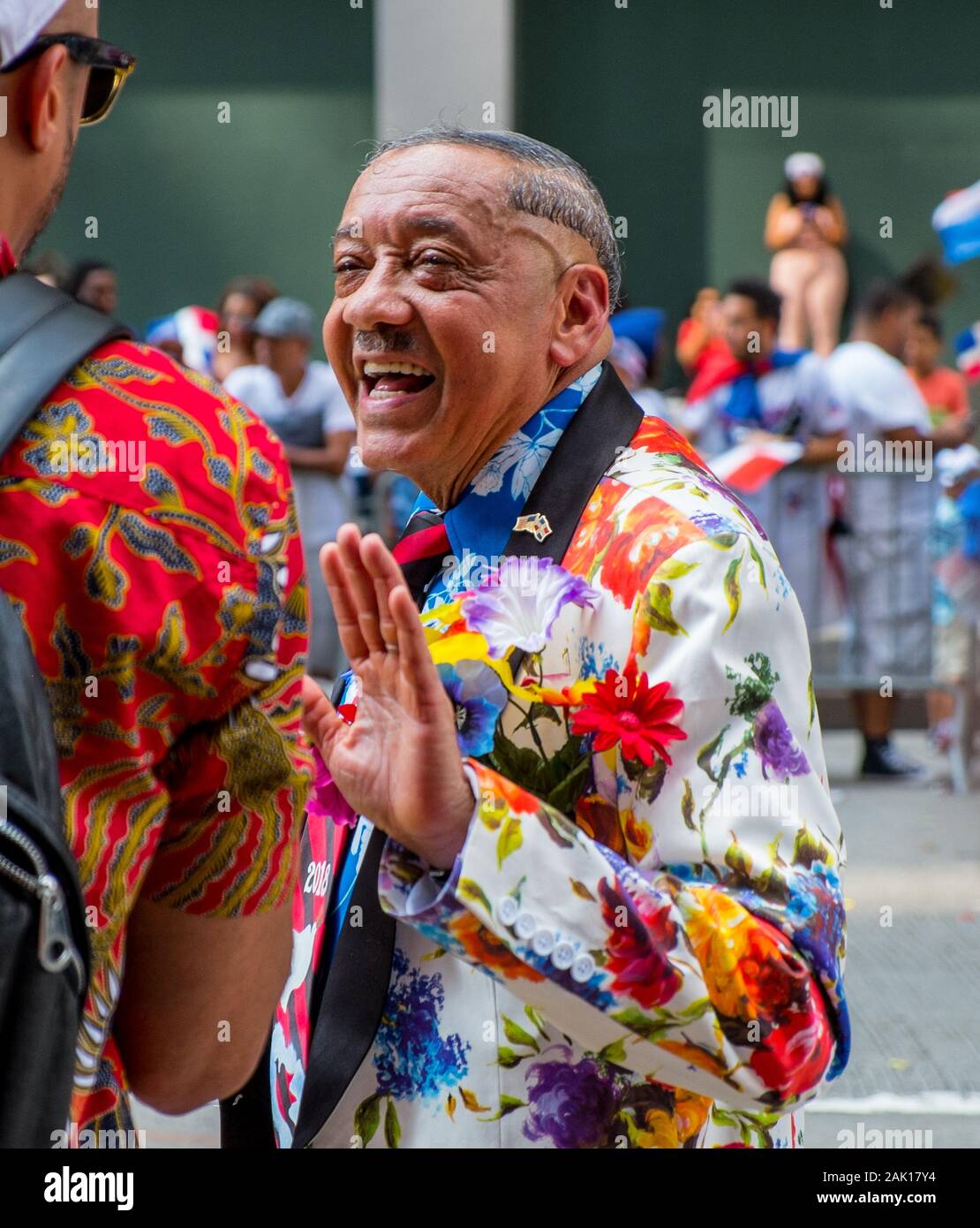 Die Menschen feiern während der Dominikanischen Day Parade in Manhattan, New York, USA Stockfoto