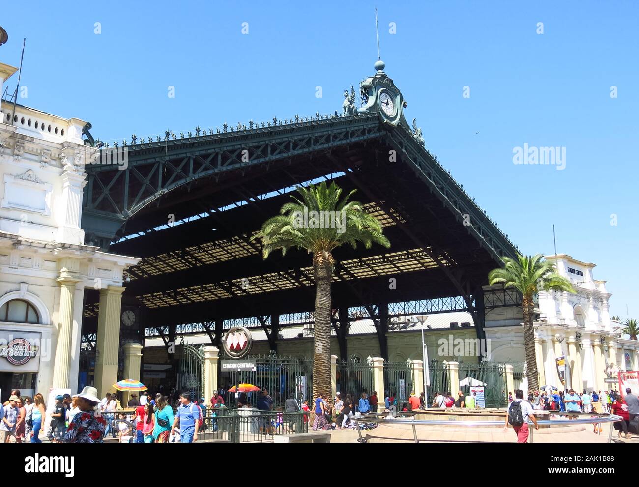 Santiago, Chile - Januar, 24: Außenansicht der Hauptbahnhof von Santiago de Chile, auf Alameda Avenue. Diese Station ist der wichtigste der t Stockfoto