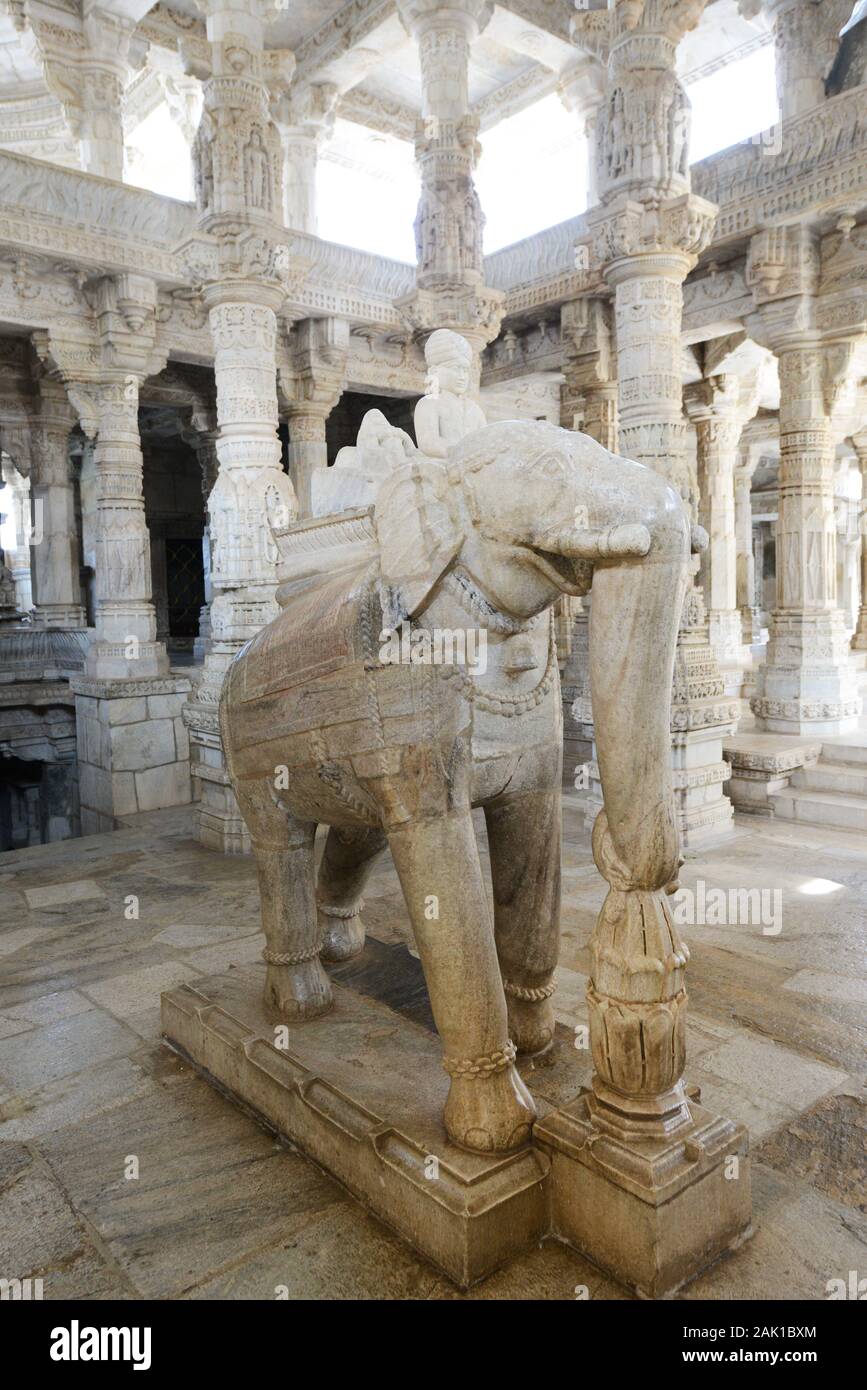 Der schöne Jain-Tempel in Ranakpur, Rajasthan, Indien. Stockfoto