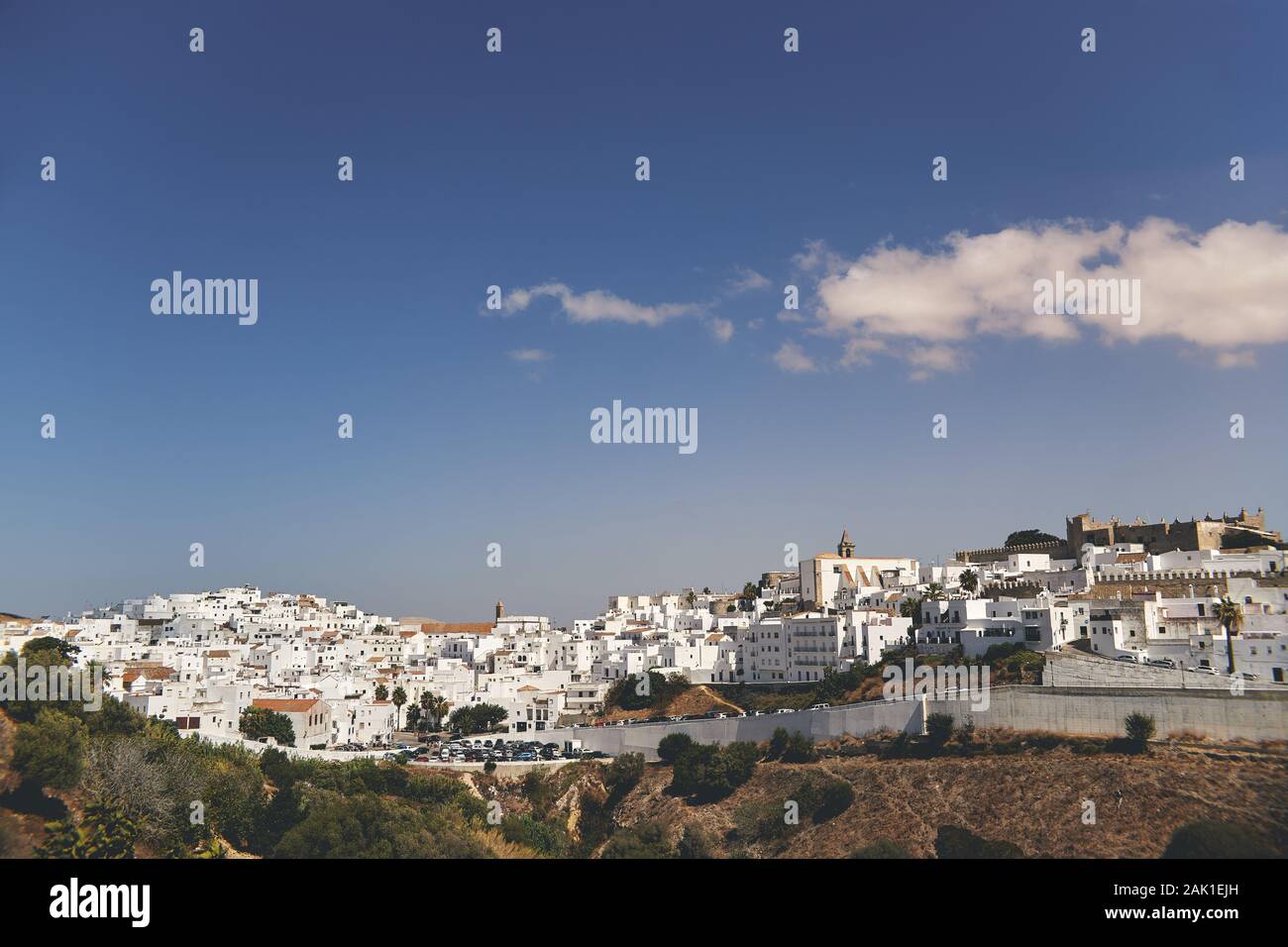 Vejer de la Frontera Stadt an einem sonnigen Tag eine Wolke am Himmel Stockfoto