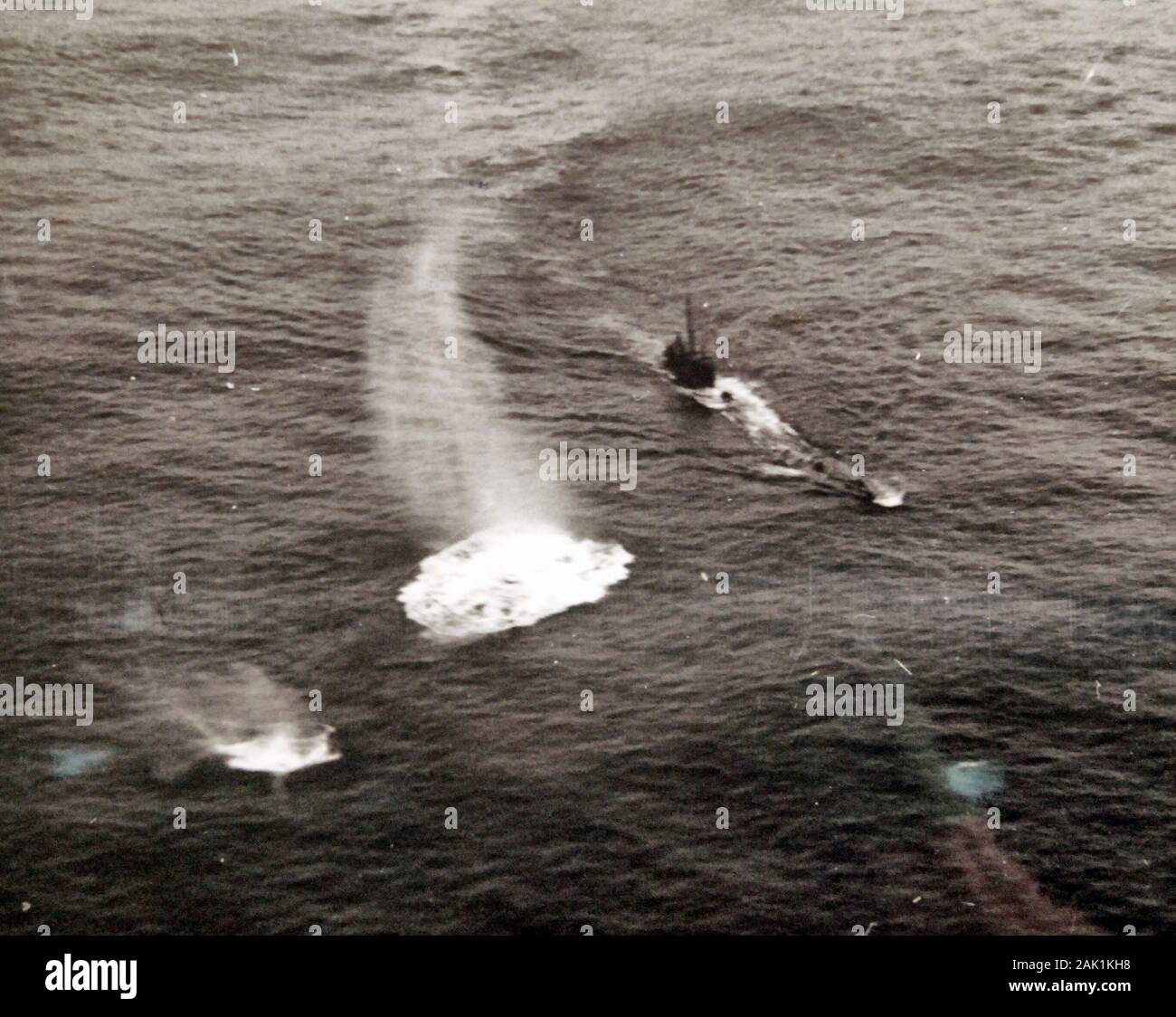 Operation Torch, November 1942. Antenne Angriff auf einen französischen u-Boot vor der Küste der französischen Marokko. Stockfoto