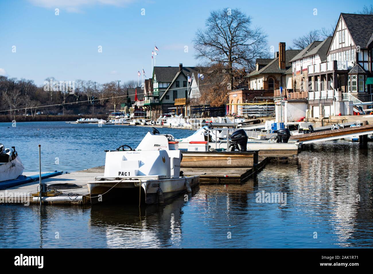 Trainer startet für den Winter bei Boathouse Row angedockt. Stockfoto