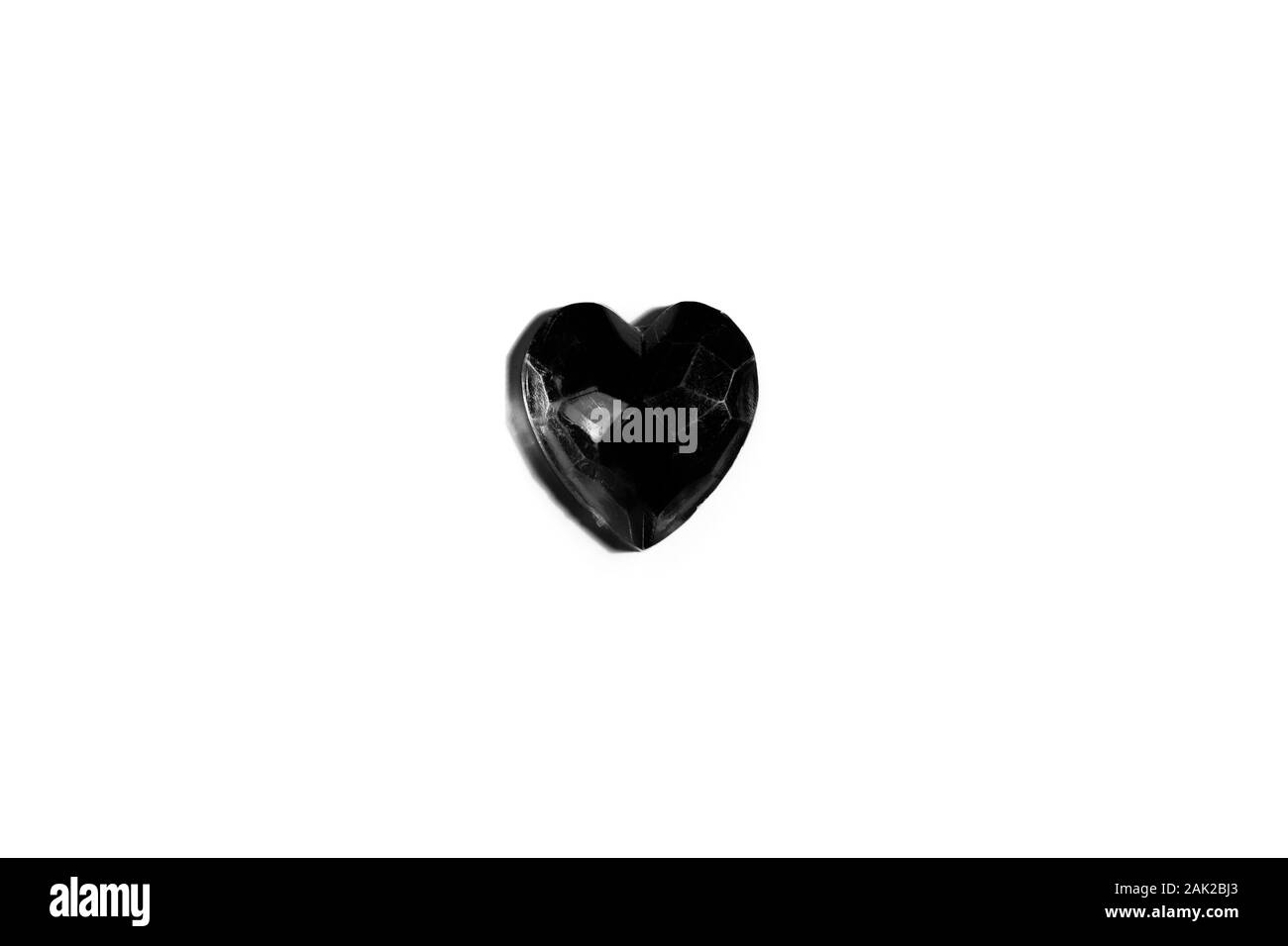 Schwarzes Herz Juwel issolated auf weißem Hintergrund Stockfoto