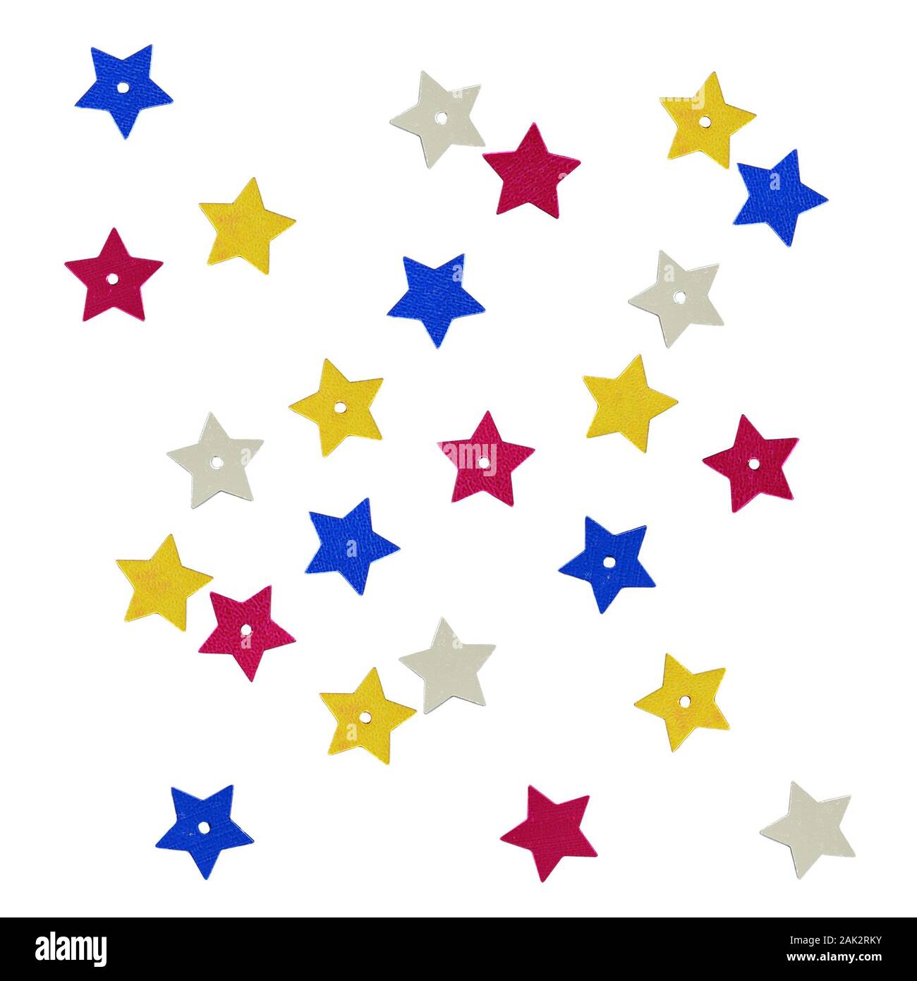 Verstreut bunte Stern Pailletten auf weißem Hintergrund für Urlaub Stockfoto