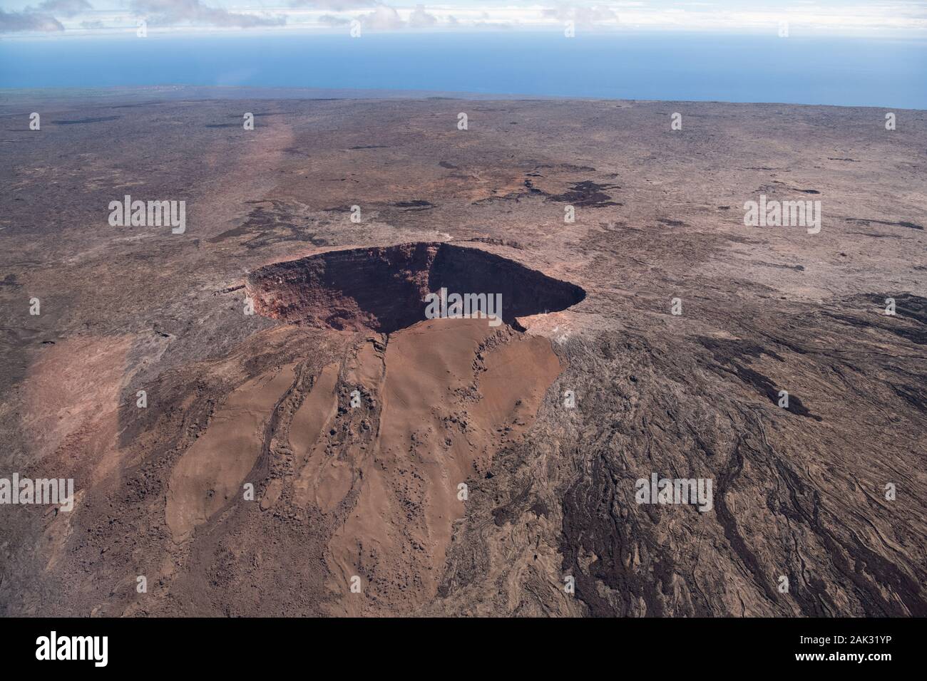 Blick auf einen Schildvulkan aus einem Hubschrauber Big Island Hawaii USA Stockfoto