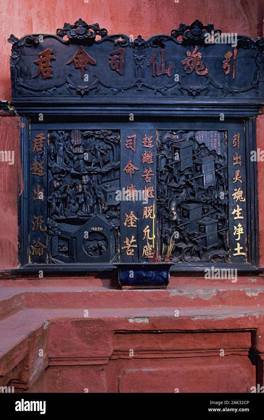 Legenden von Heiligen erzählen die Zeichen an den Wänden des theTaoism Kaiser Jade Pagode in Ho Chi Minh Stadt, das ist die größte Stadt Vietnams und ist lo Stockfoto