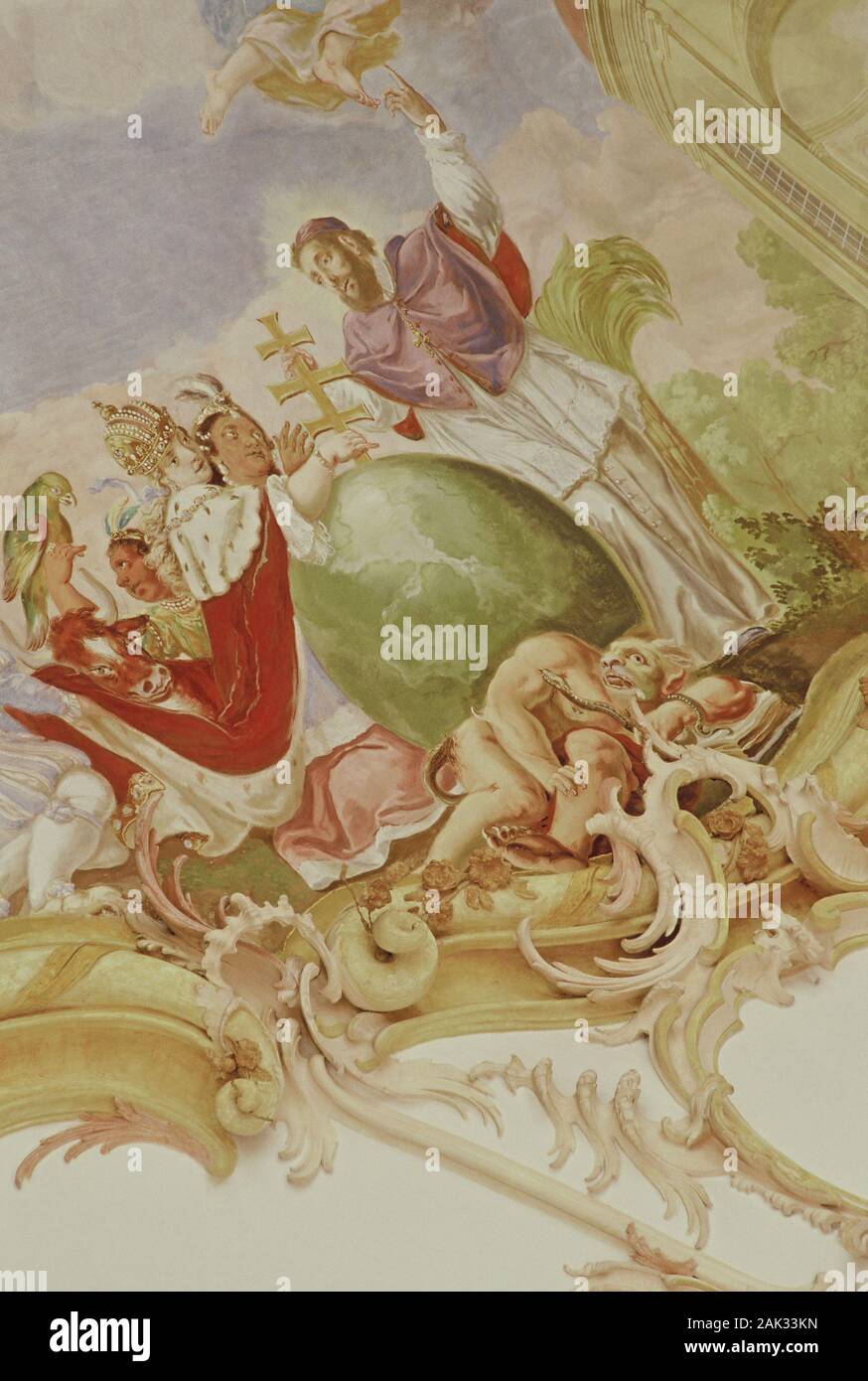 Wunderschöne Dekorationen im Rokokostil zieren die Wände und die Decke der Stiftskirche der mittelalterlichen Kloster Baumburg im oberen Bava Stockfoto