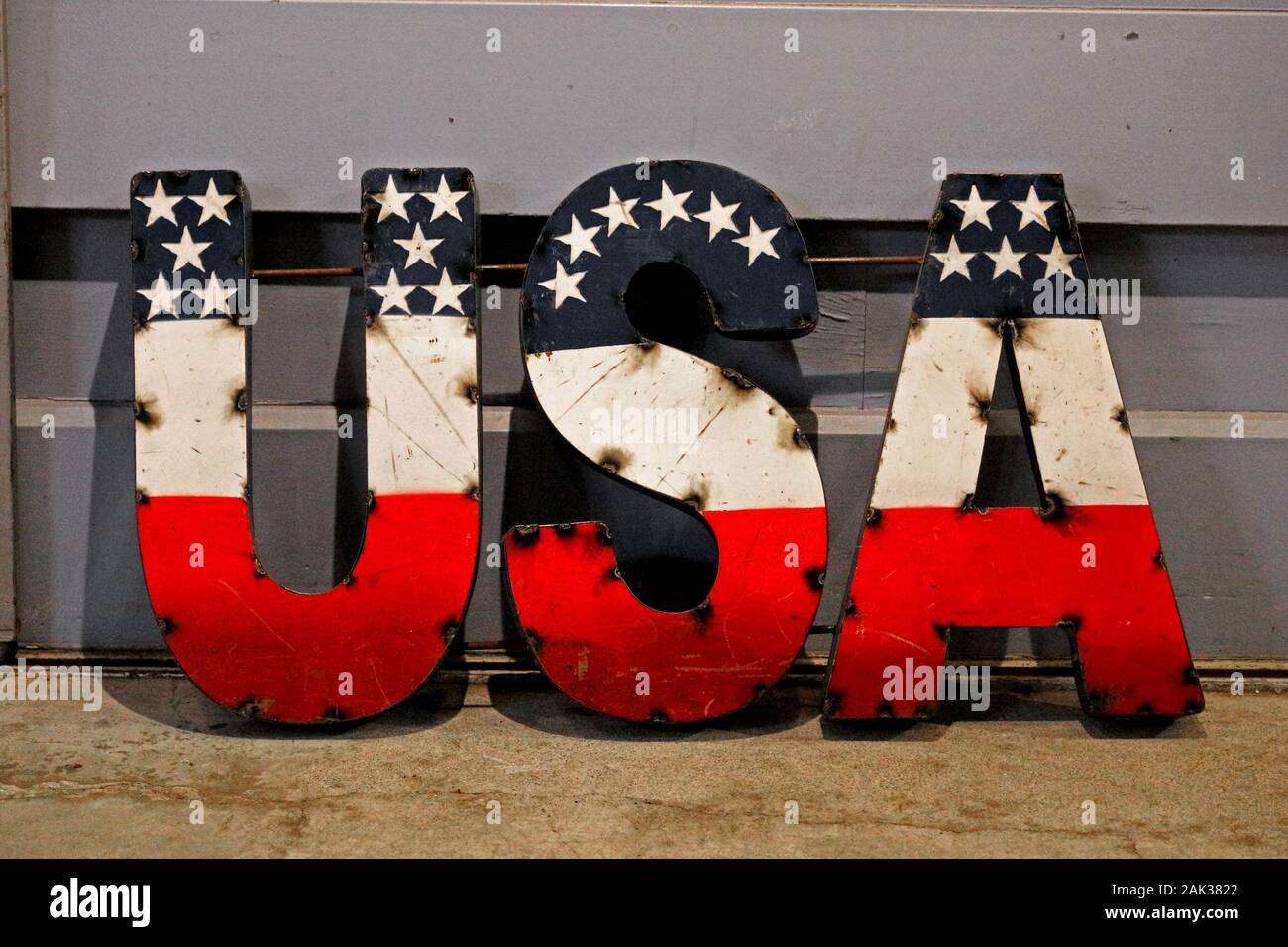 'Usa' logo Figur mit amerikanischen Flagge bemalt Stockfoto