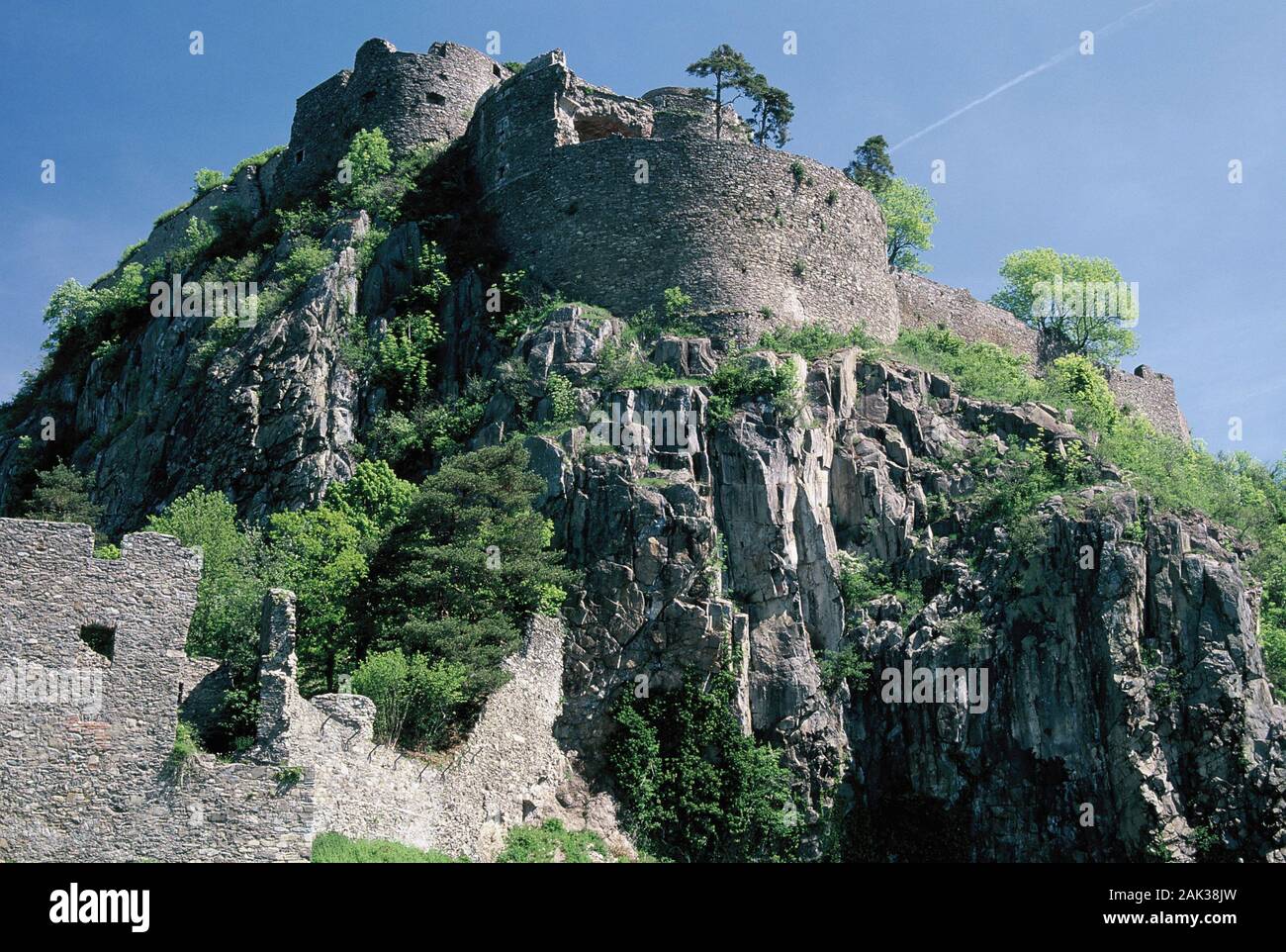 Blick auf die Festung Hohentwiel im Hegau Vulkanland, einem vulkanischen Region in der Nähe von Singen am Bodensee im Bundesland Baden-Württemberg Stockfoto