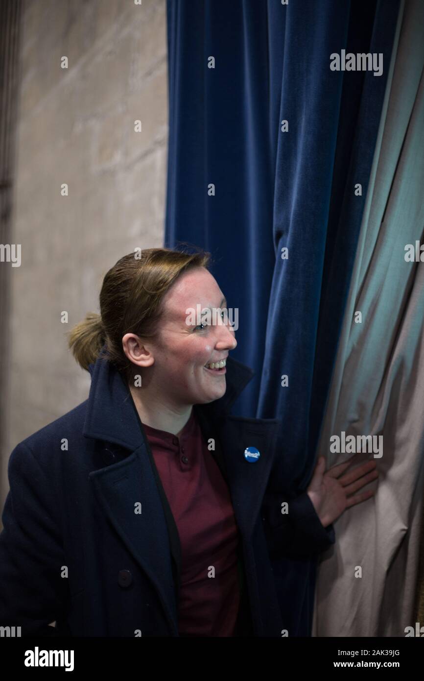 Mhairi Schwarz, Mitglied des Europäischen Parlaments für die Scottish National Party, in Paisley, Schottland, am 14. Februar 2017. Stockfoto
