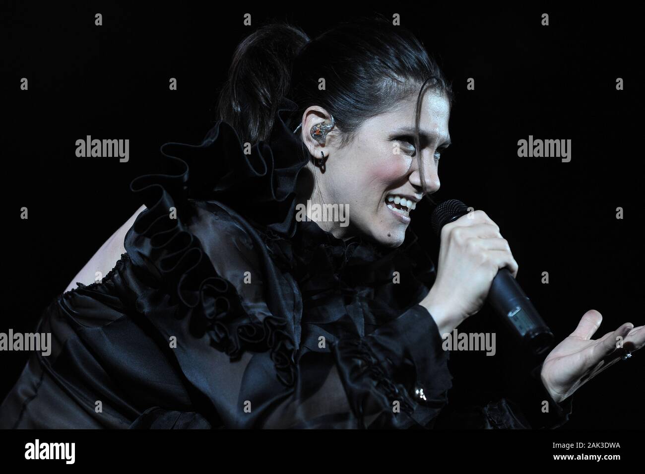 Italian singer elisa Fotos und Bildmaterial in hoher Auflösung Alamy