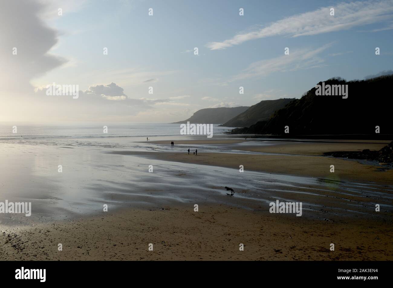 Caswell Bay bei Ebbe über den Strand zu entfernten Vorgewende der Marke Cove und Pwyll Du im Süden Gower Stockfoto