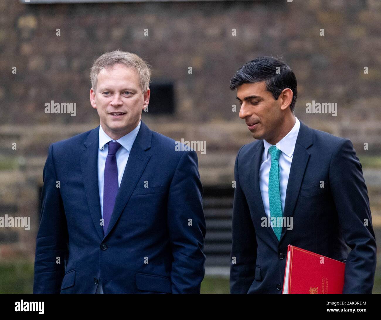 London, Großbritannien 7. Januar 2020, Grant Shapps MP PC Verkehrsminister und Rishi Sunak MP PC Chief Secretary, Schatzamt kommt an einer Kabinettssitzung am 10 Downing Street, London Credit Ian Davidson/Alamy leben Nachrichten Stockfoto