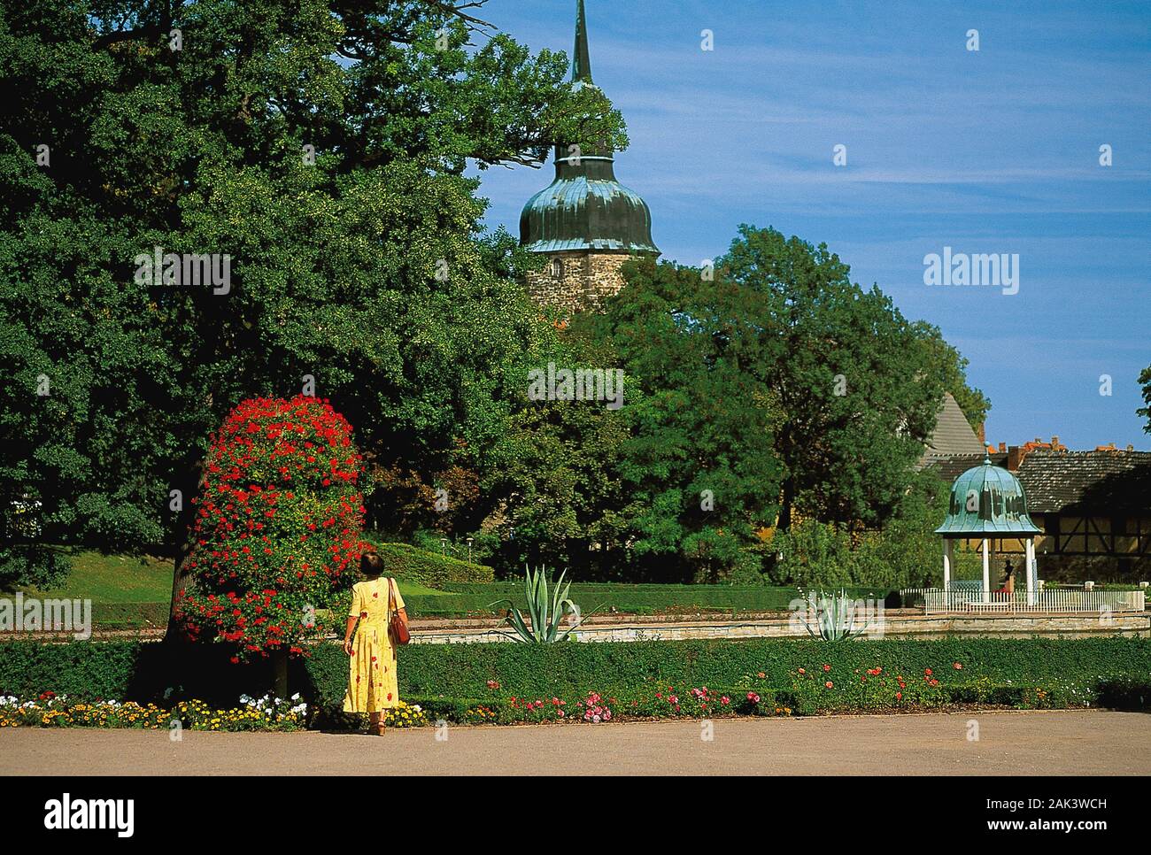 Dieses Foto zeigt die Health Resort Anlage und Kirche in Bad Lauchstädt, Deutschland. Im achtzehnten Jahrhundert Bad Lauchstädt, die so genannte Sächsische Pyrmont, Stockfoto