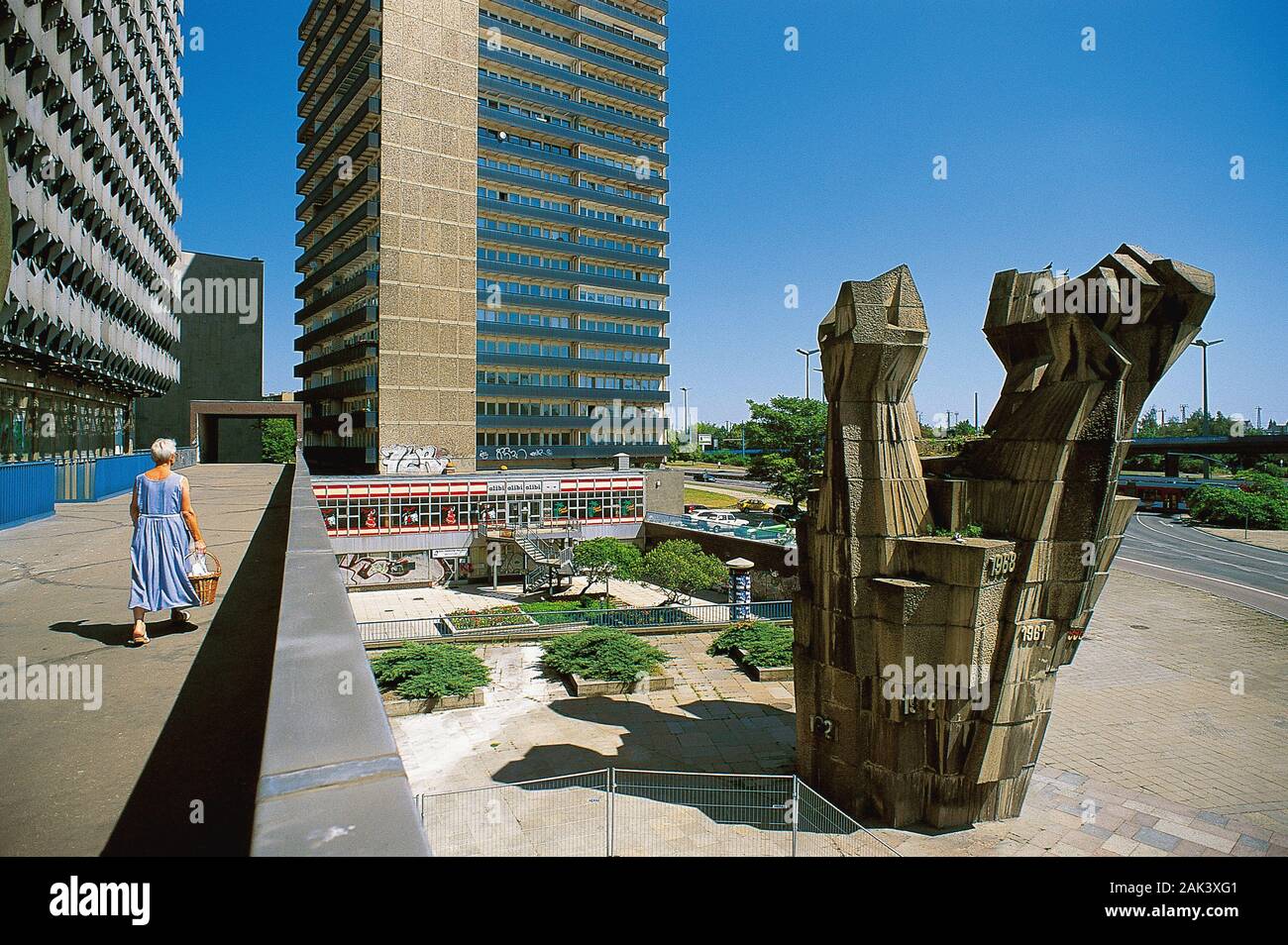 Das Kunstwerk "Die fäuste" ist an der Riebeck Platz in Halle an der Saale, Deutschland. Das Mahnmal des Architekten Fliegel anlässlich eingestellt wurde Stockfoto