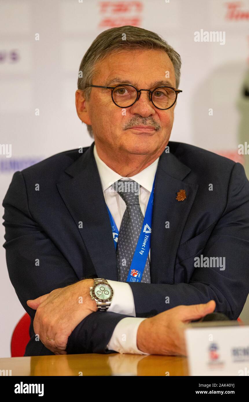 Präsident der International Ice Hockey Federation (IIHF) Rene Fasel bietet eine Pressekonferenz vor der 2020 IIHF World Junior Eishockey Champ Stockfoto