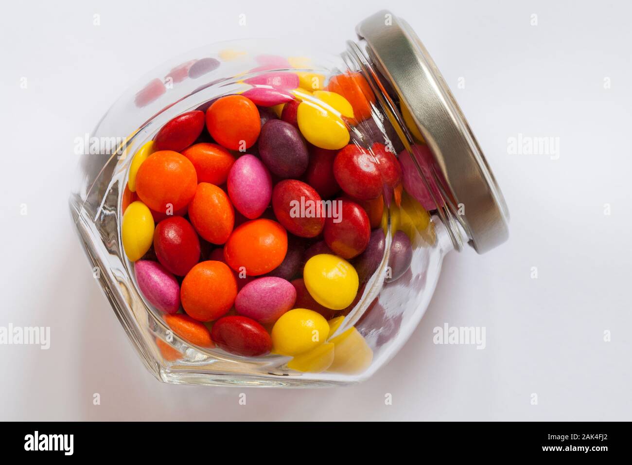Bunte süße Hitze Kegeln fruchtigen Aromen mit einem würzigen kick Süßigkeiten Bonbons im Glas Stockfoto