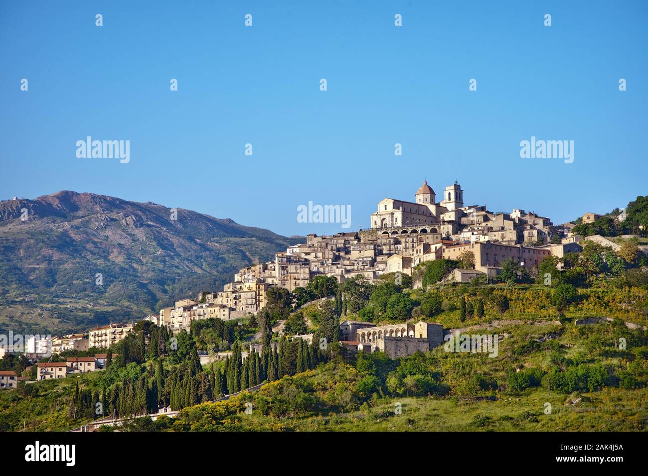 Blick in Petralia in den Madonien, Sizilien, Italien | Verwendung weltweit Stockfoto