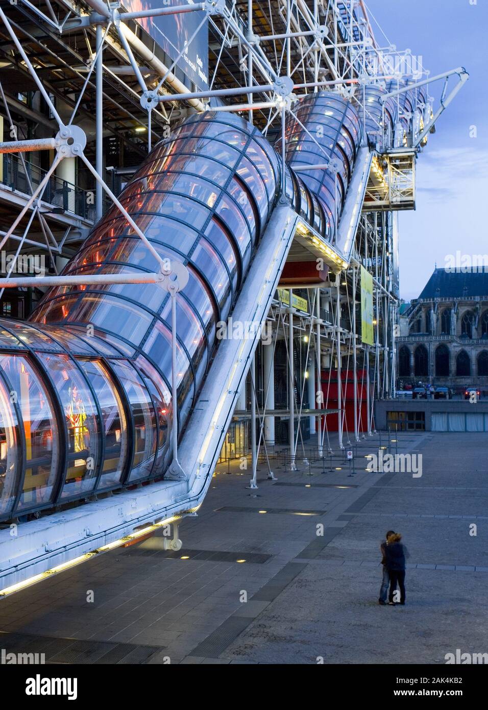 Blick auf die Außenfassade des Centre Pompidou (Architekten Renzo Piano und Richard Rogers), Paris, Frankreich | Verwendung weltweit Stockfoto