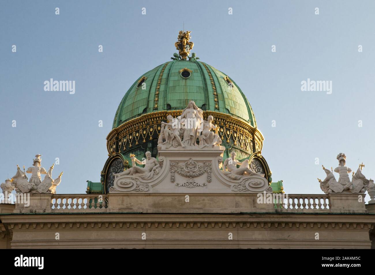 Michaelerkuppel der Hofburg, Wien, Österreich | Verwendung weltweit Stockfoto