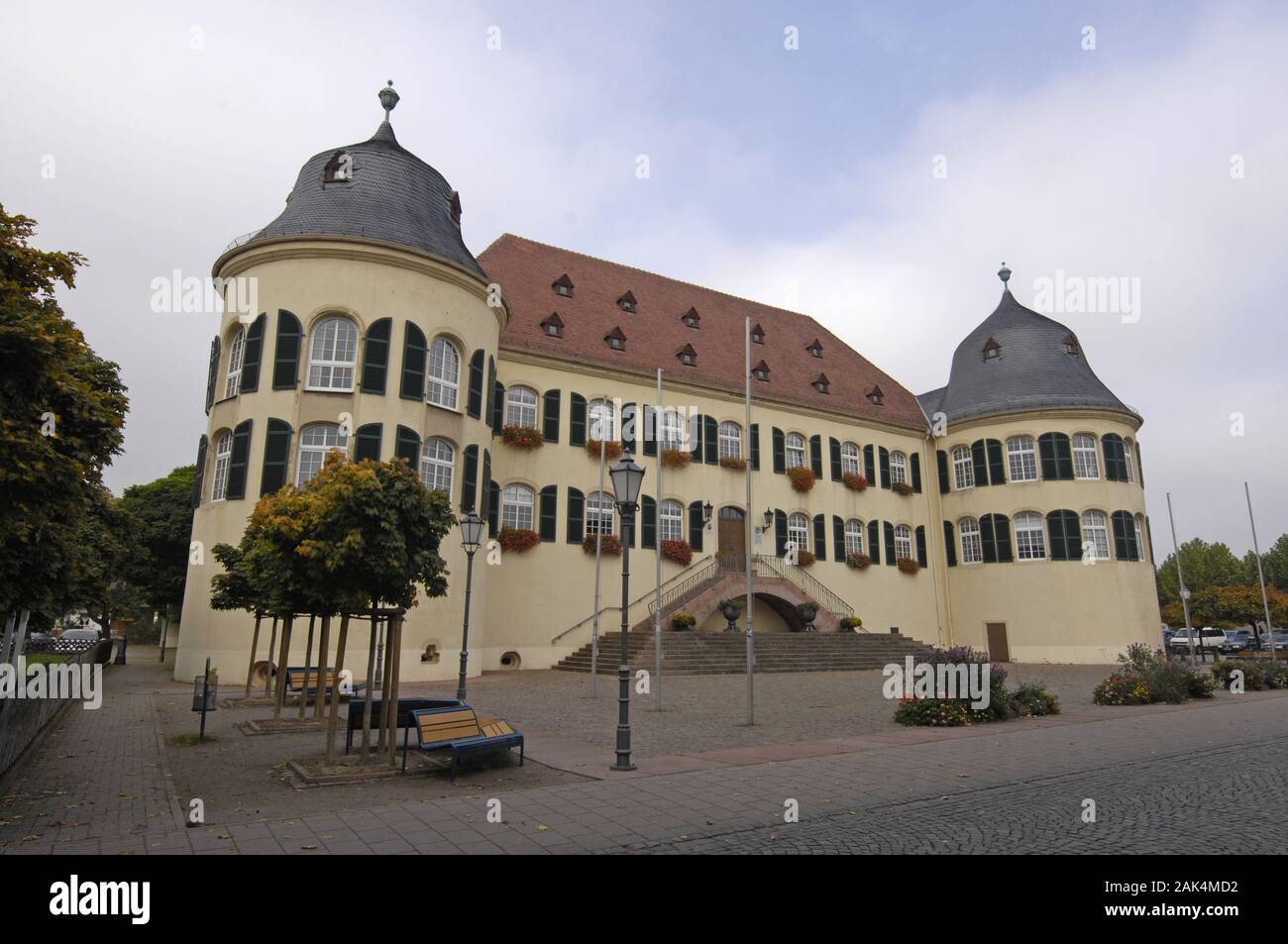 Marktplatz und Rathaus von Bad Bergzabern, Rheinland-Pfalz, Deutschland | Verwendung weltweit Stockfoto