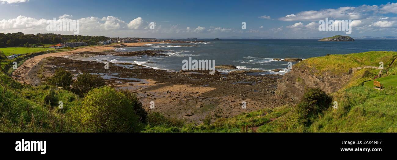 Ein Panoramablick auf die Tagesansicht im Sommer von North Berwick Beach, North Berwick, Schottland, Vereinigtes Königreich Stockfoto