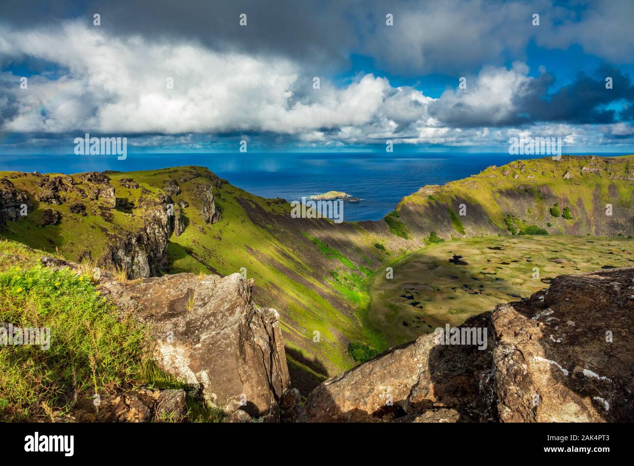 Tangata matu Inselchen in Rapa Nui unter Rano Kau Stockfoto