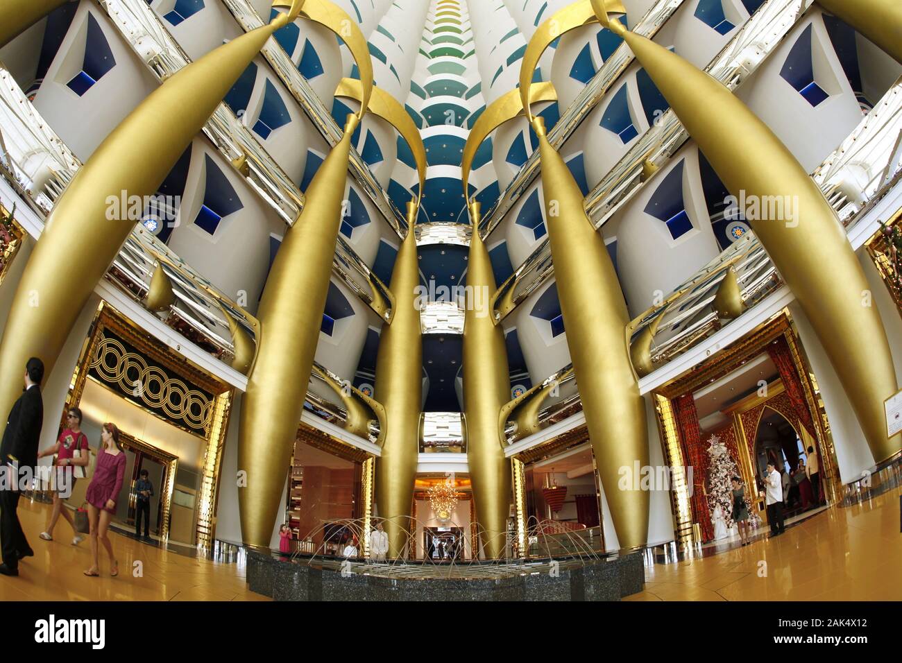 Dubai: Hotel Foyer im "Burj al Arab" ("Turm der Araber") an der Jumeirah Beach im Persischen Golf, Dubai | Verwendung weltweit Stockfoto