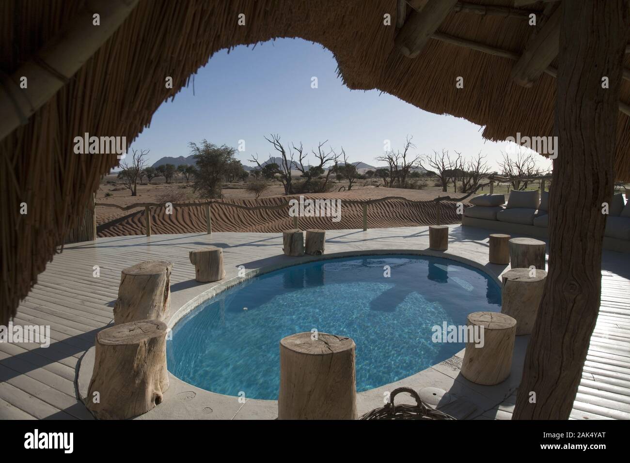 Sossusvlei: Bungalow auf der 'Little Kulala' - Lodge am Rande der Namib-Wueste, Namibia | Verwendung weltweit Stockfoto