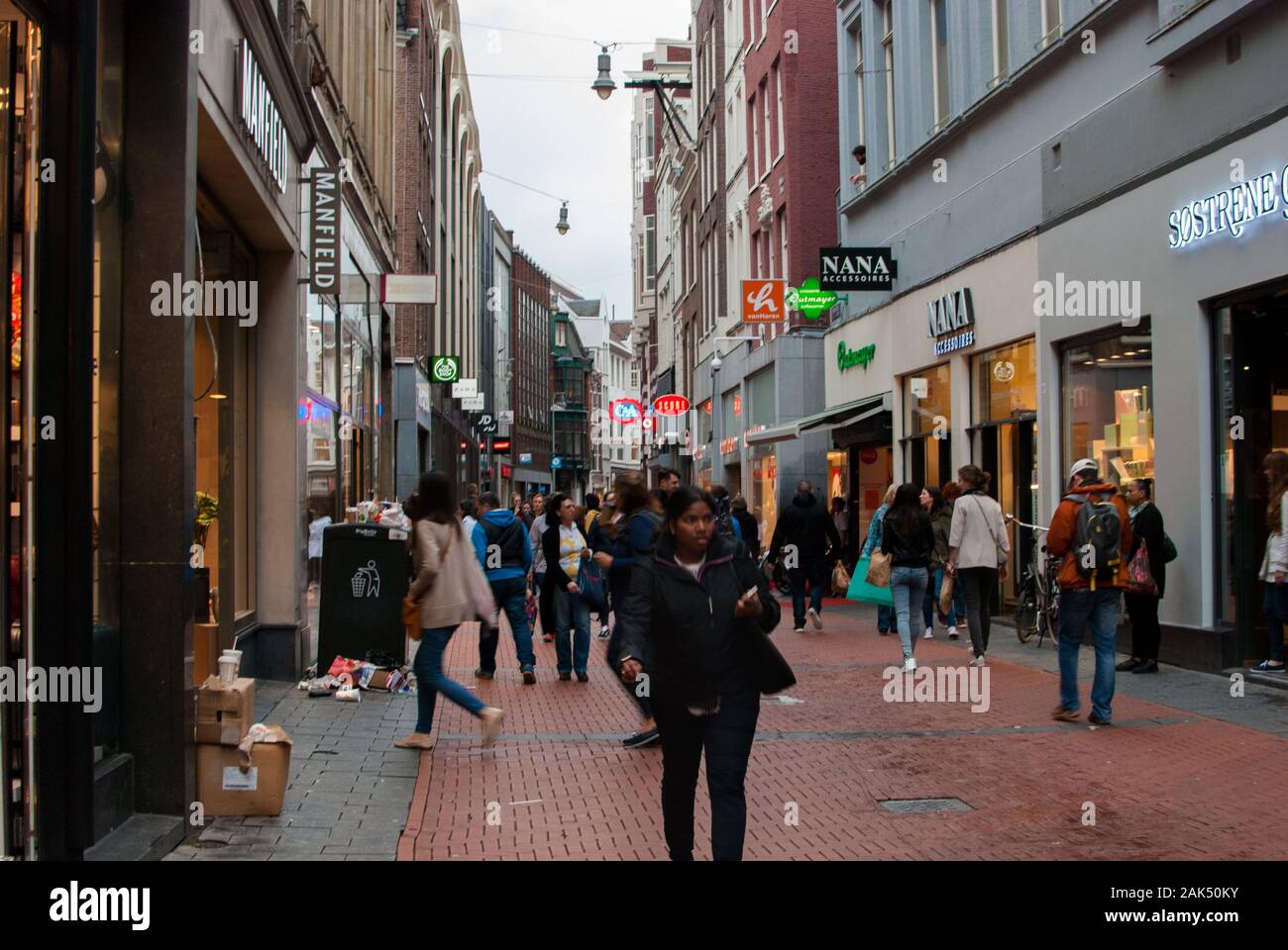 Orte voller menschen -Fotos und -Bildmaterial in hoher Auflösung – Alamy