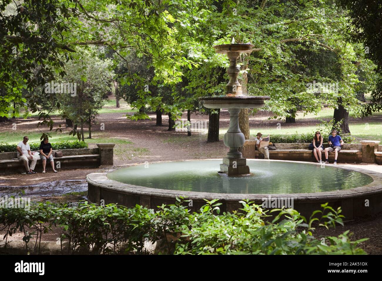 Brunnen bei der Piazzale Dei Cavalli Marini in den Gärten der Villa Borghese, Rom | Verwendung weltweit Stockfoto