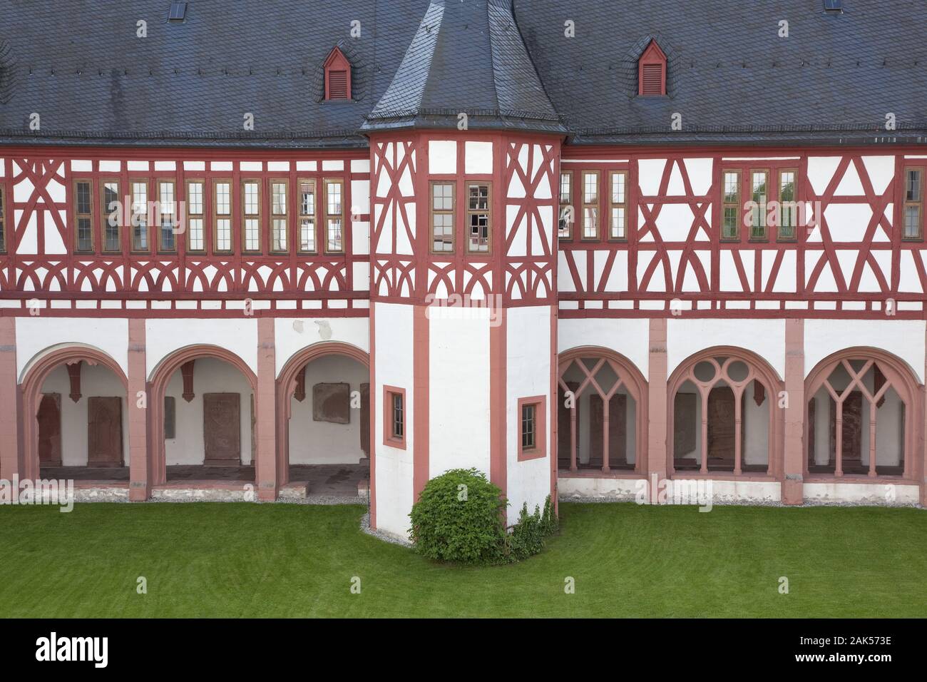 Eltville am Rhein Blick in den Kreuzgang des Kloster Eberbach, Rhein Verwendung weltweit