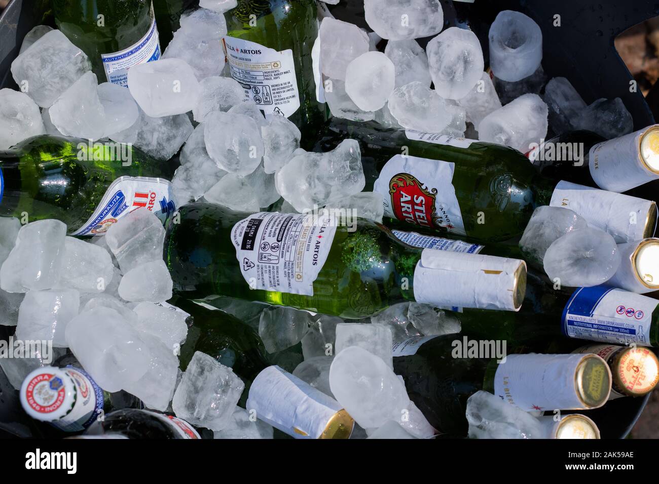 Flatlay von Stella Artois Stockfoto