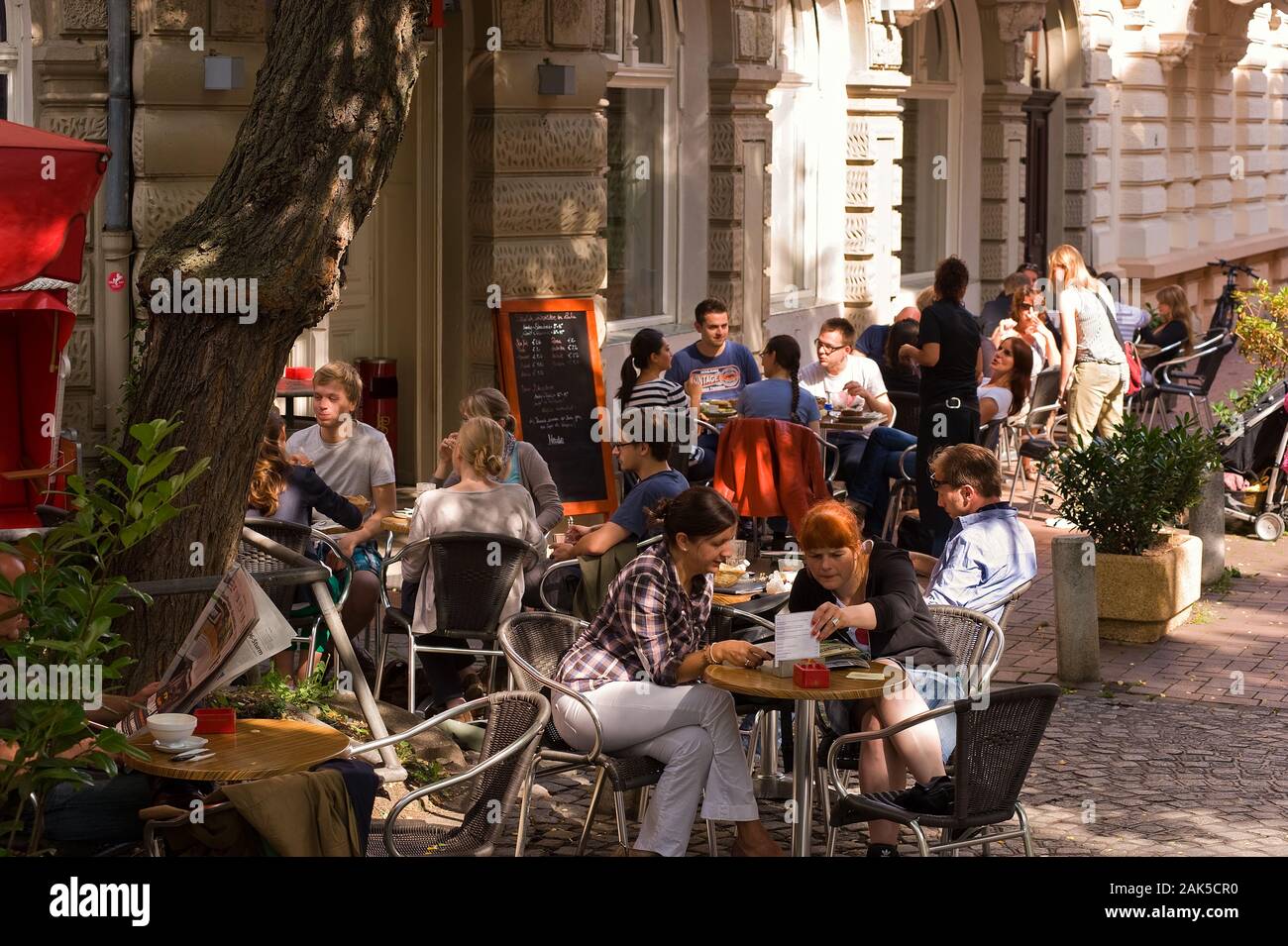 Cafe 'Lulu' am Wedekindplatz, Hannover | Verwendung weltweit Stockfoto