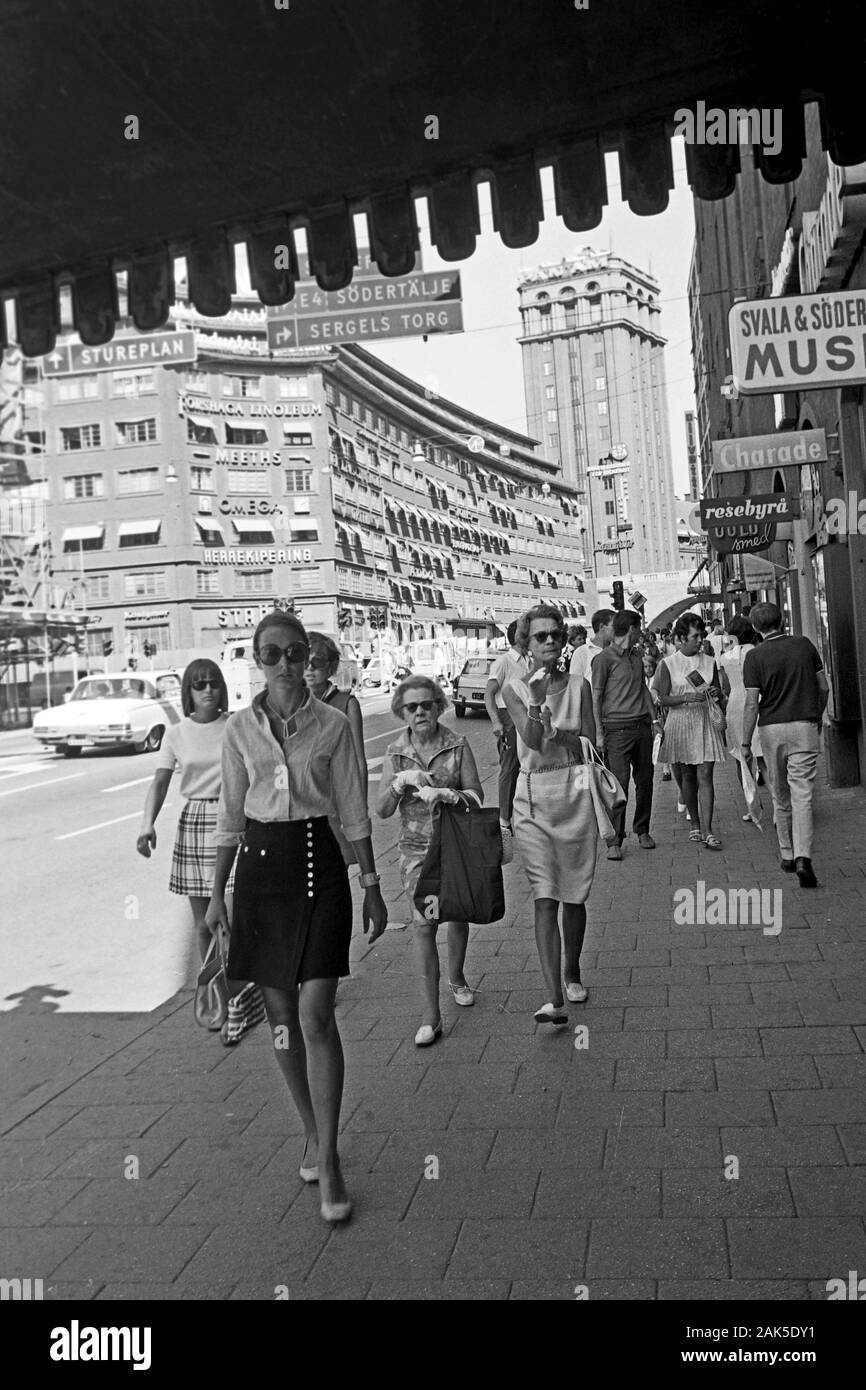 Geschäftiges Treiben in der Kungsgatan, 1969. Trubel und Hektik auf Kungsgatan, 1969. Stockfoto