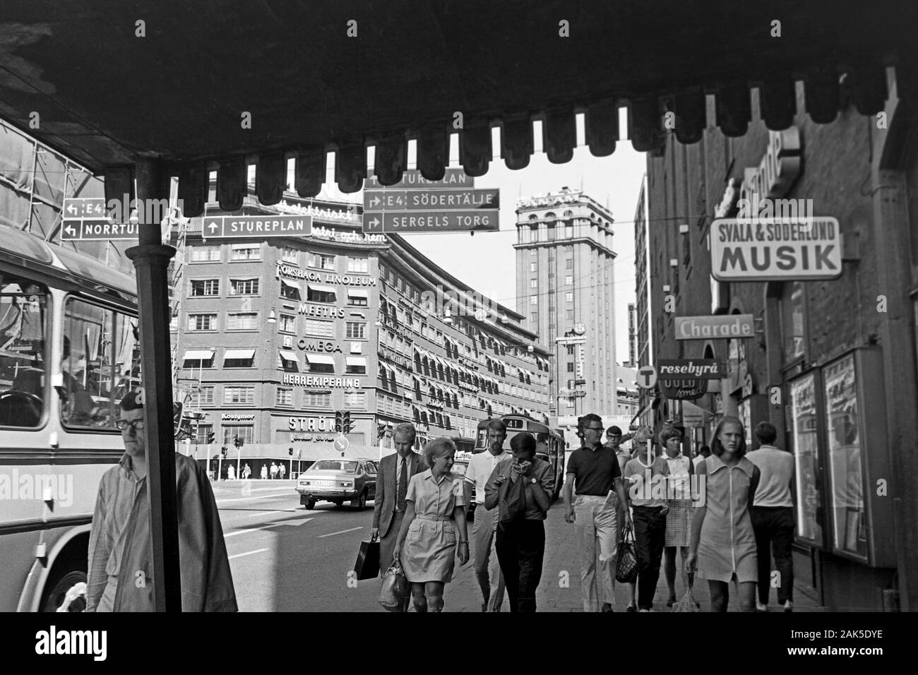 Geschäftiges Treiben in der Kungsgatan, 1969. Trubel und Hektik auf Kungsgatan, 1969. Stockfoto