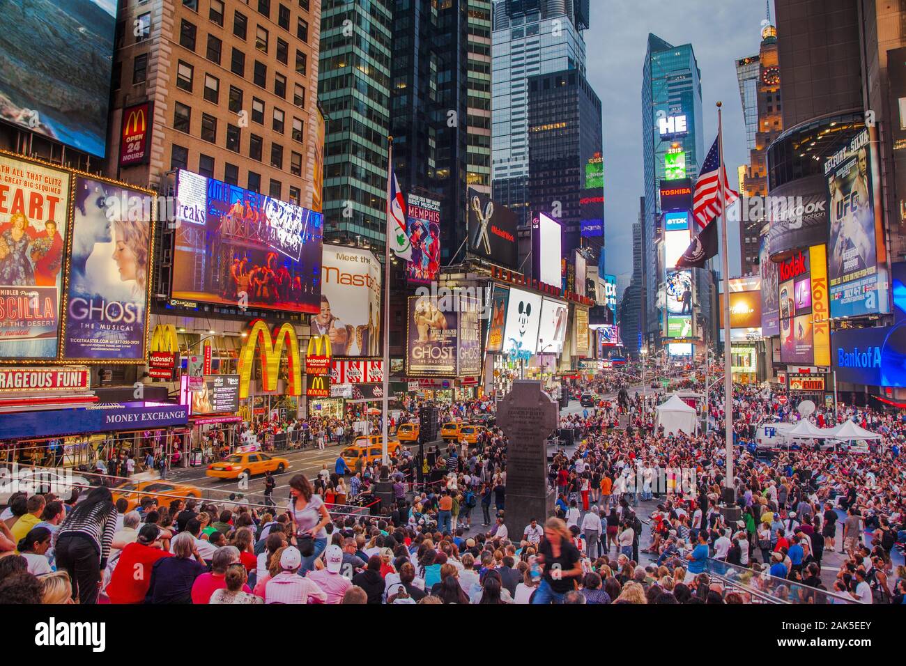 Stadtbezirk Manhattan Veranstaltung am Times Square mit Tribuene bin