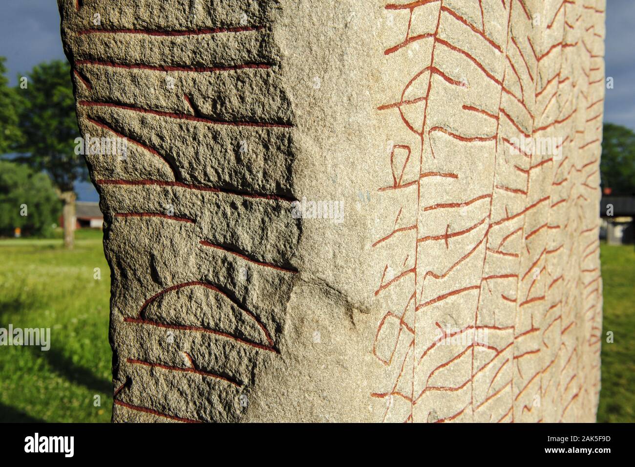 Roek: Runenstein mit Runeninschrift in altnordischer Sprache, Schweden Sueden | Verwendung weltweit Stockfoto