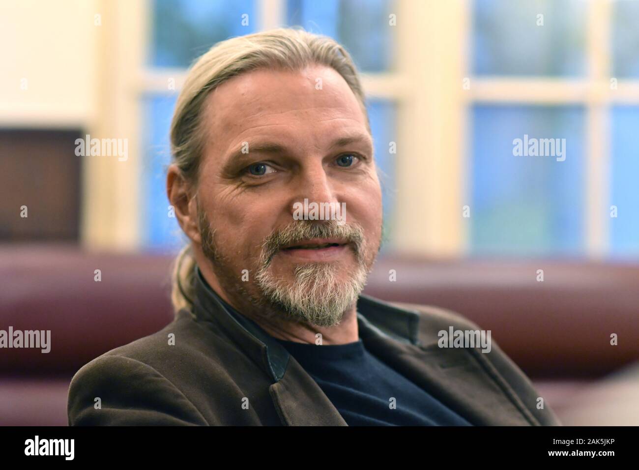 Berlin, Deutschland. 11 Mär, 2019. Der Wiener Schauspieler und TV-Kommissar Stefan Jürgens am 29.10.2018 während eines Interviews im Berliner Café Einstein. Quelle: Thomas Uhlemann/ZB/ZB/dpa/Alamy leben Nachrichten Stockfoto