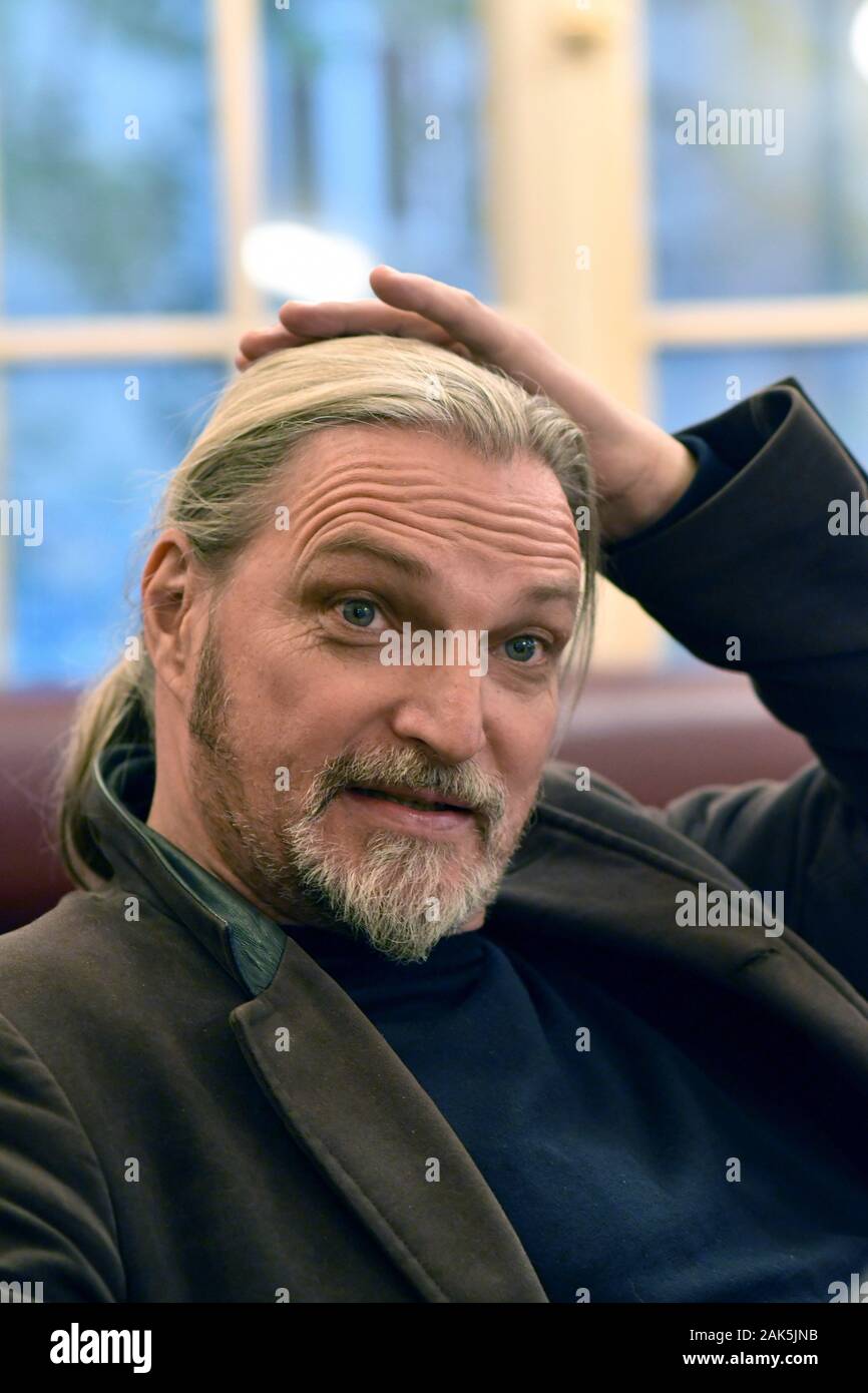 Berlin, Deutschland. 11 Mär, 2019. Der Wiener Schauspieler und TV-Kommissar Stefan Jürgens am 29.10.2018 während eines Interviews im Berliner Café Einstein. Quelle: Thomas Uhlemann/ZB/ZB/dpa/Alamy leben Nachrichten Stockfoto