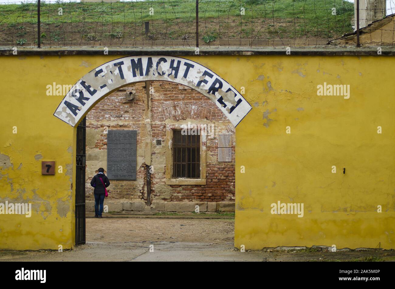Theresienstadt Toraufschrift Arbeit Macht Frei Ich Bin Gestapo 