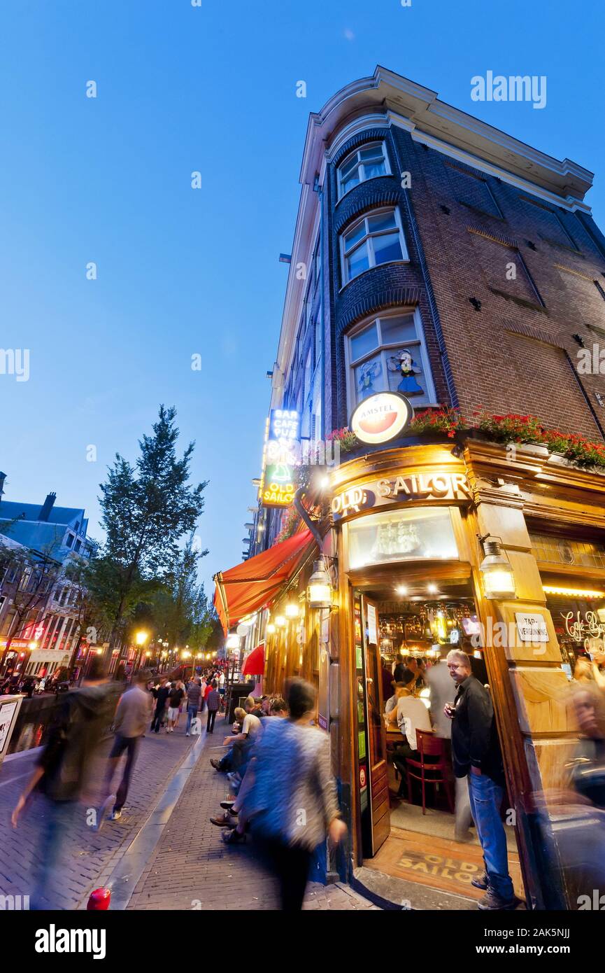 Cafe' alter Seemann' Ecke Oudezijds Achterburgwal/Molensteeg, Amsterdam | Verwendung weltweit Stockfoto